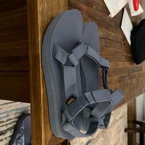 Women’s teva sandal size 10